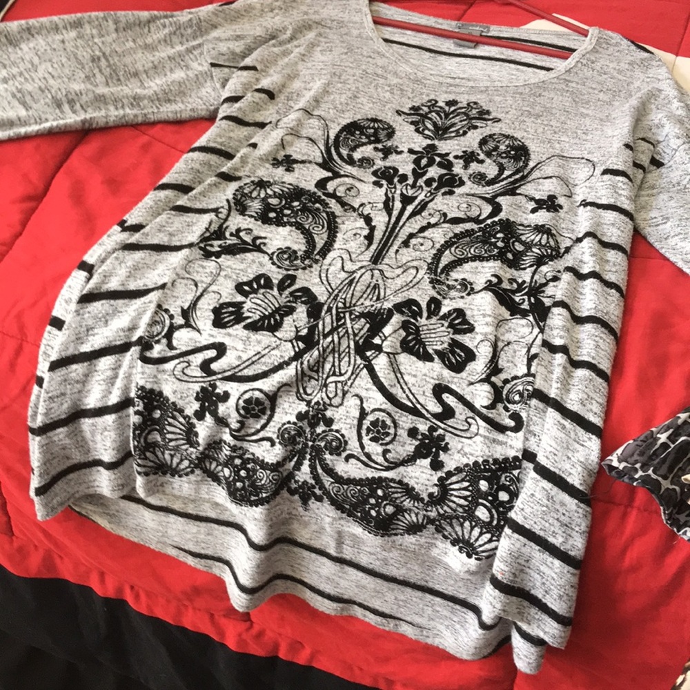 Three-quarter sleeve lightweight sweater.